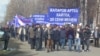 Камактагы депутаттардын тарапкерлери митингге чыкты