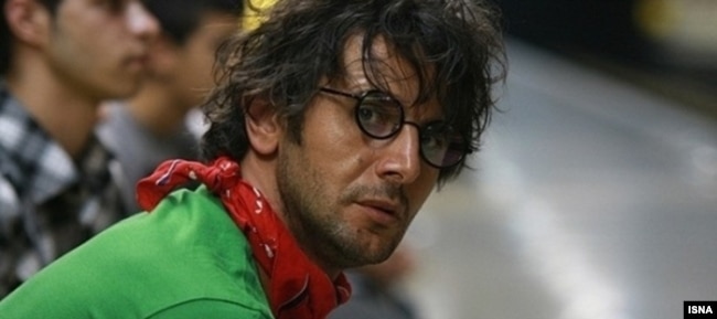 امین حیایی در نمایی از فیلم «قلاده‌های طلا»؛ دانایی می‌گوید که قرار بوده این نقش را بازی کند ولی بعد از آن انصراف داده است