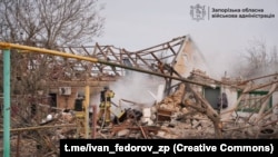 Орус армиясынын соккусунан талкаланган үй. Украина. Запорожье облусу. Балабино кыштагы. 8-апрель, 2026-жыл.