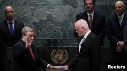 Antonio Guterres duke e dhënë betimin si shef i OKB-së më 12 dhjetor 2016