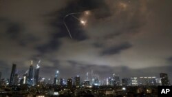 Aktivizimi i sistemeve të mbrojtjes ajrore izraelite, pas sulmeve iraniane ndaj Tel Avivit më 21 qershor 2025.
