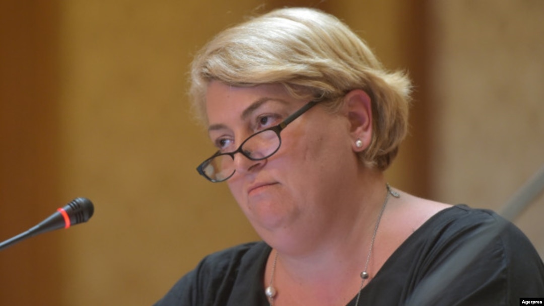 Doina Gradea ocupă funcția de președinte director general al TVR din 2017, poziția fiind obținută cu sprijinul PSD.