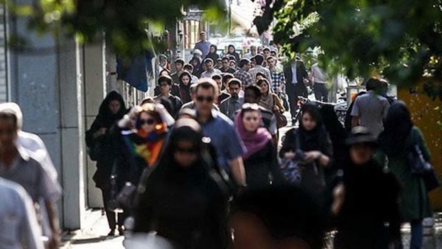 ایران در آستانهٔ چالهٔ جمعیتی؛ چرا افت نرخ تولد در ایران به رکورد تاریخی رسید؟