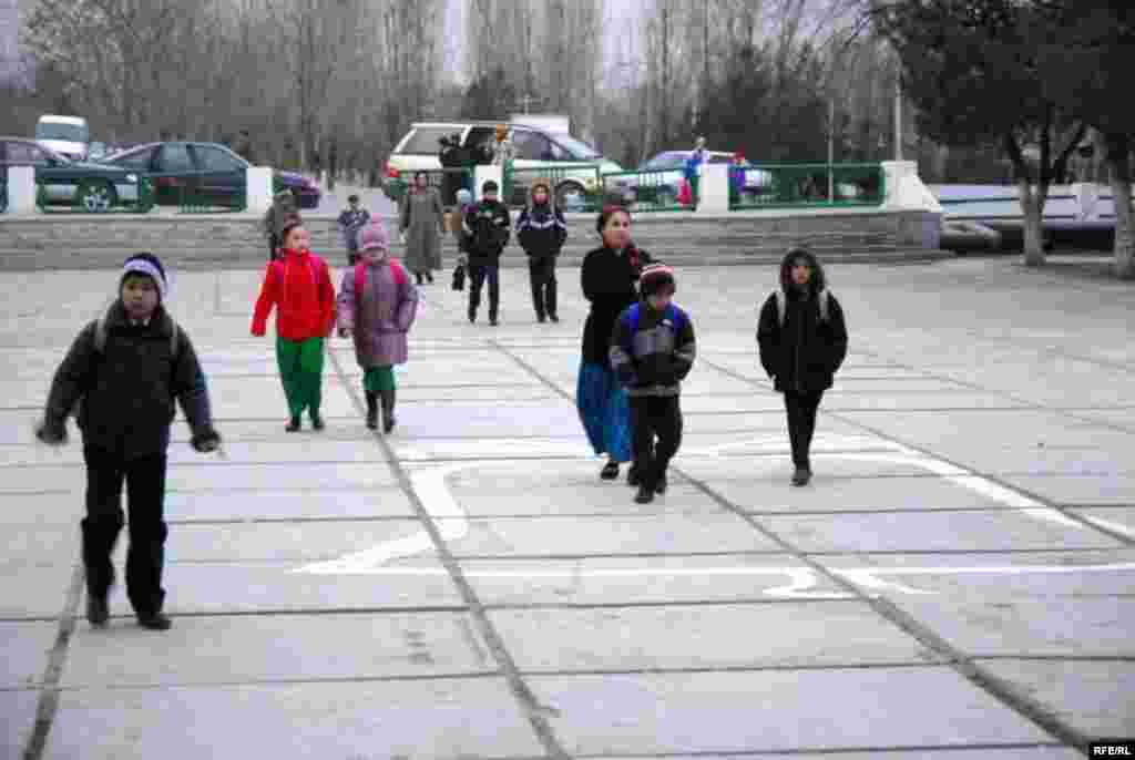 Төркмәнстанда урыс мәктәбе #15