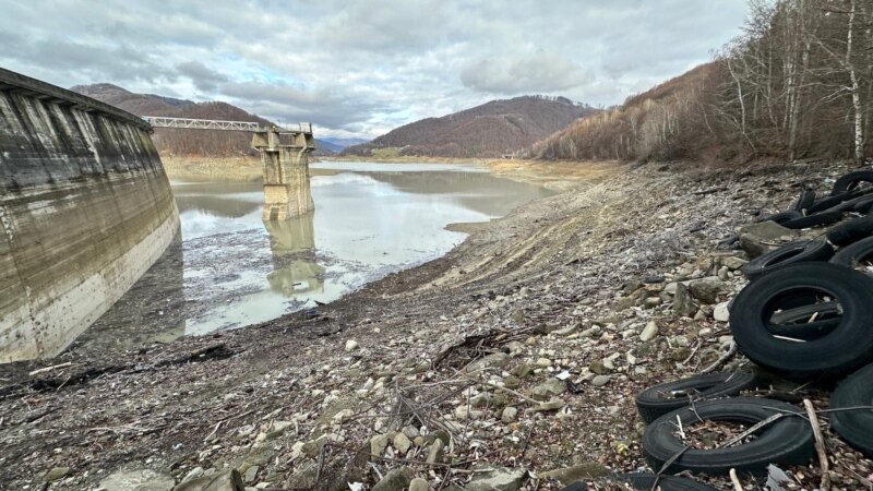 Criza apei din Prahova: Peste 100.000 de oameni nu au încă apă de băut. Scenariul oferit de Apele Române: restricții după Revelion