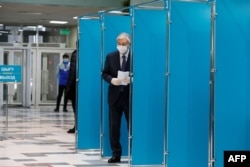 Kazakh President Qasym-Zhomart Toqaev votes in Nur-Sultan on January 10.