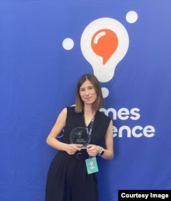 La concursul Games of Science, deșfășurat la București, Ioana a convins juriul că știe să comunice cu ușurință despre cercetarea ei.