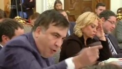 Saakashvili-yə stəkan atdılar