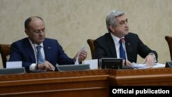 Հայաստանի նախագահ Սերժ Սարգսյան և պաշտպանության նախարար Սեյրան Օհանյան, արխիվ