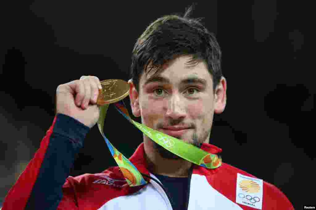 თავისუფალი სტილით ჭიდაობაში მსოფლიოსა და ევროპის მოქმედი ჩემპიონის, ლონდონის ოლიმპიური თამაშების ვერცხლის პრიზიორის, ვლადიმერ ხინჩეგაშვილის ჯილდოებს ყველაზე მნიშვნელოვანი - ოლიმპიური ოქროს მედალი შეემატა.&nbsp;