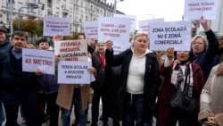 Protest la Primăria Chișinău: locuitorii unui cartier nu vor stadion de fotbal sub ferestre