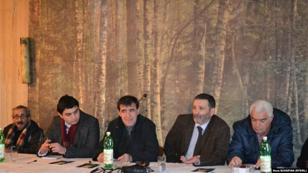 На процессе были представлены две стороны: «за» и «против» медиации Грузии в этом конфликте
