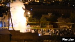 Armenia -- Riot police clash with protesters in Yerevan's Sari Tagh neighborhood, 29Jul2016