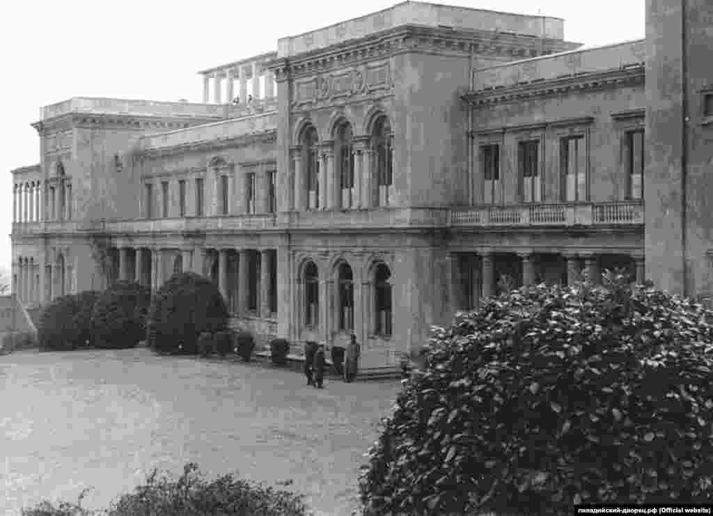 Американців поселили в Лівадійському палаці. Британцям надали Воронцовський у сусідній Алупці. Резиденцією радянських учасників переговорів став Юсуповський палац у Кореїзі