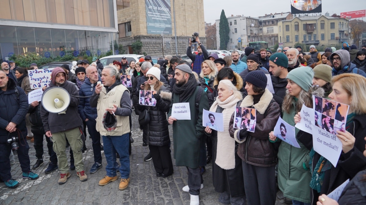 თბილისსა და სხვა ქალაქებში აქციაზე დაშავებული ჟურნალისტების სოლიდარობის აქცია გაიმართა