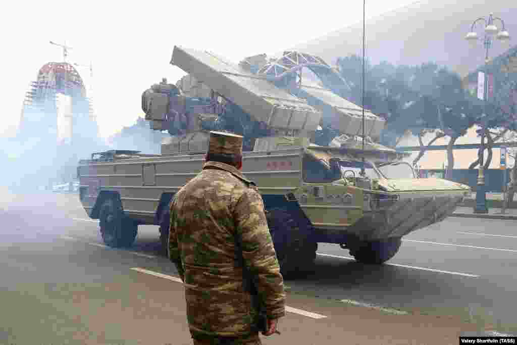 Російський зенітно-ракетний комплекс &laquo;Оса&raquo;. Росія роками продає озброєння і військове обладнання і Азербайджанові, і Вірменії