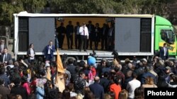 Armenia -- Prime Minister Nikol Pashinian speaks at a referendum campaign rally in Vayk, March 12, 2020.