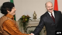 Belarusian President Alyaksandr Lukashenka (right) meets with Libyan leader Muammar Qaddafi in Minsk.