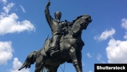 Памятник Петру Сагайдачному в Киеве