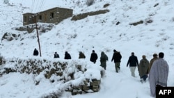 افغانستان کې په واورو پوښل شوې یوه غرنۍ سیمه 