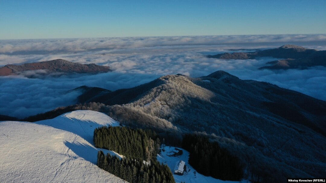 Хижа Амбарица, снимана от Николай Ковачев