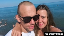Të arratisurit e martuar rusë, Alisa dhe Sergei Sadovnikov.