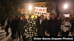 Manifestanții au protestat și împotriva așa-numitei „legi Vexler”, care a înăsprit pedepsele pentru promovarea fascismului, legionarismului, rasismului și xenofobiei.