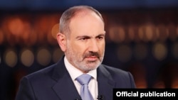 Armenia -- Prime Minister Nikol Pashinian makes a televised address to the nation, Yerevan, April 17, 2020.