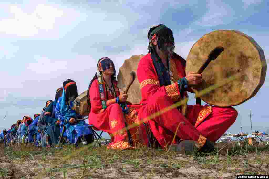 Shamans try to summon rain in an effort to help battle Siberian wildfires. (TASS/Vladimir Baikalsky)