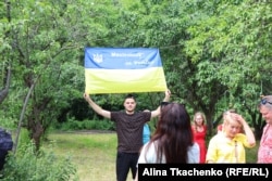 «Зберігаємо своє мелітопольське «Я»: як переселенці популяризують черешневий фестиваль і не дають окупантам вкрасти символ регіону