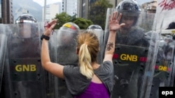 Venesuelada prezident Nicolas Maduro əleyhinə aksiya.