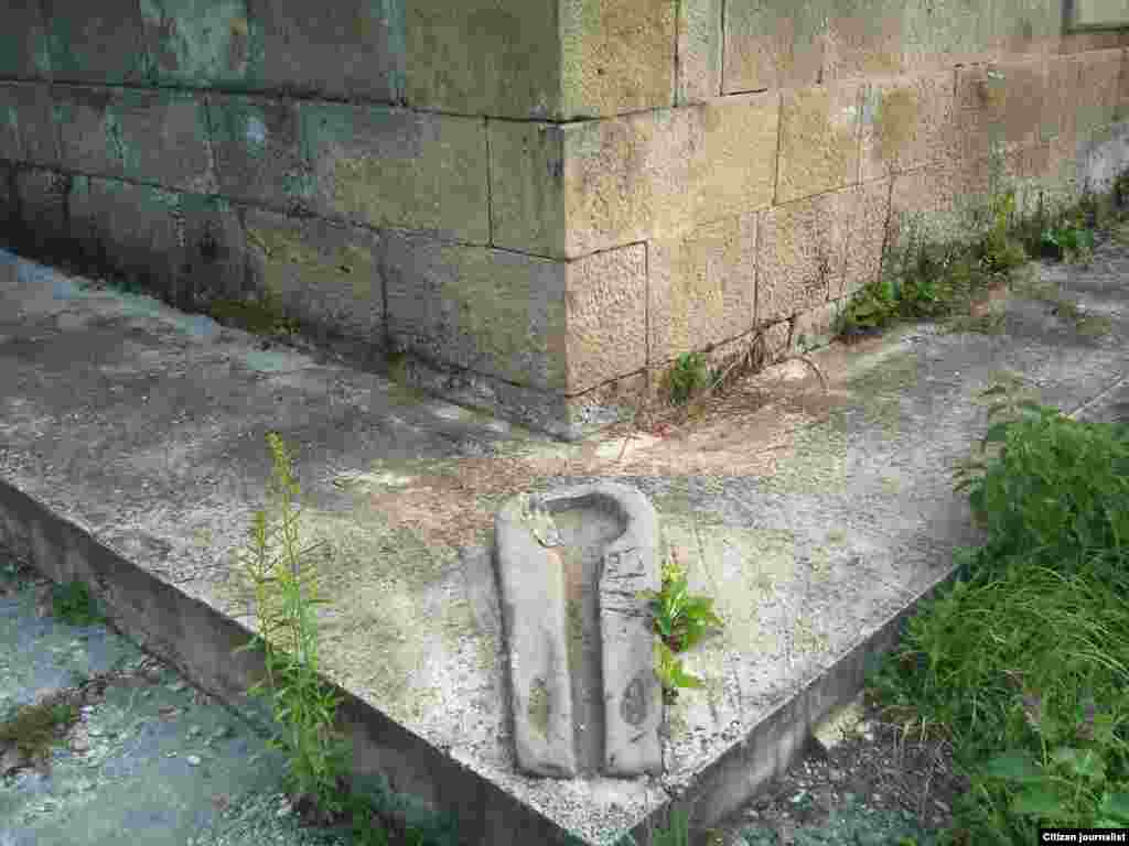 ДогIане бух ца бохабайта бина кIажа. ЦIоьнтарара 200 шо гергга шира долу маьждиг.