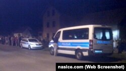 Mještani i policija u Jelisavcu 