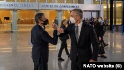Secretarul general NATO, Jens Stoltenberg (dreapta), și secretarul de stat al SUA Antony J. Blinken (stânga)