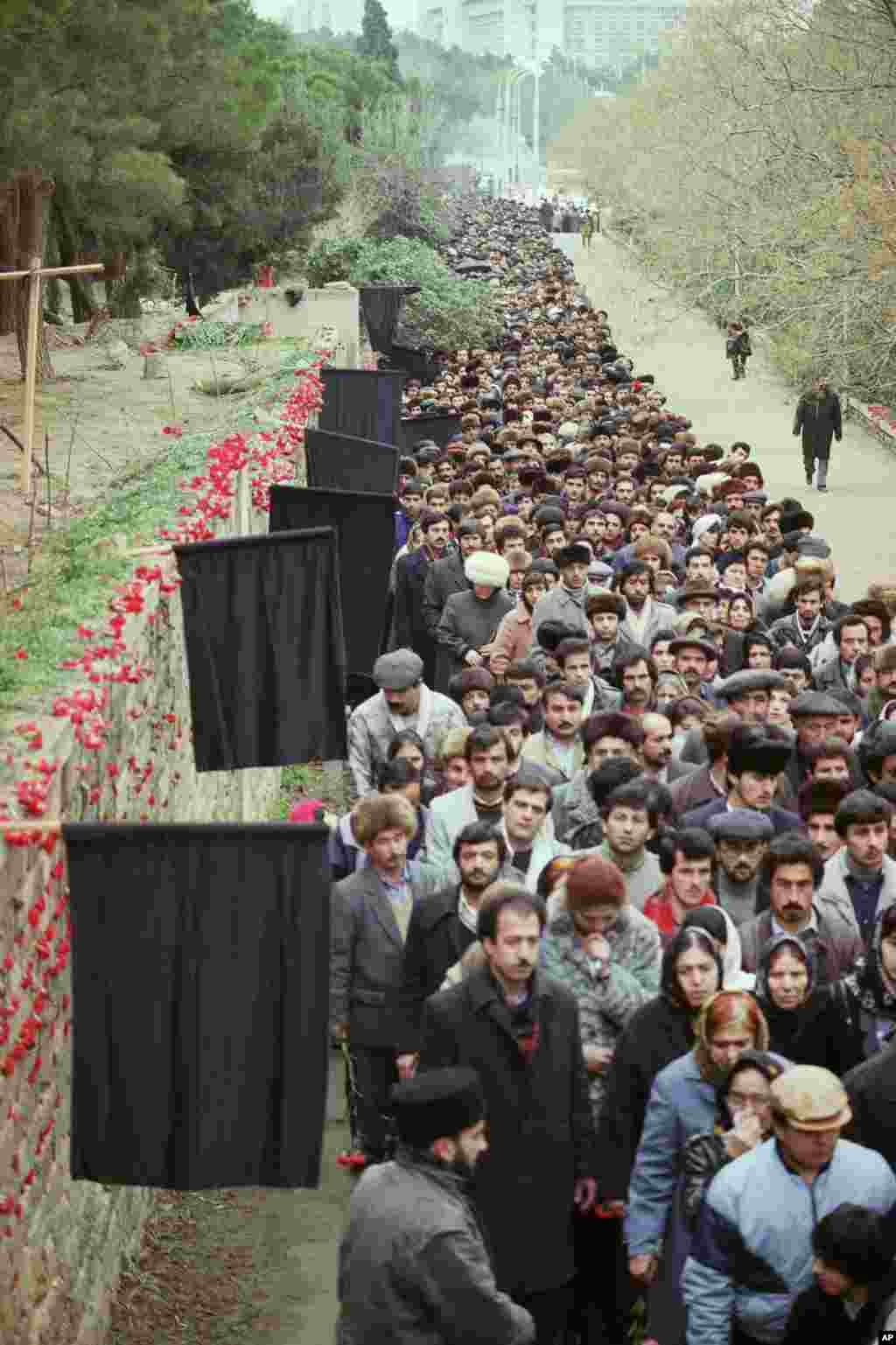 Thousands of mourners walk past graves dug in a Baku park on February 3, 1990.&nbsp;Twenty months later, on October 18, 1991, Azerbaijan declared independence.