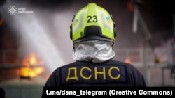 Зазначається, що під час гасіння пожежі рятувальники працювали в надскладних умовах – за понадвисоких температур та під постійною загрозою повторних обстрілів