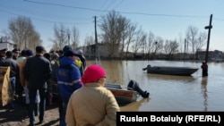 Подтопленное село Оразак Целиноградского района Акмолинской области, 29 апреля 2015 года.