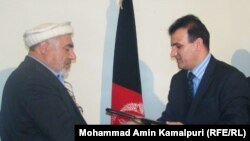 د افغانستان د اطلاعاتو او فرهنګ وزارت د ځوانانو معين تيمور شاه اسحق زي د دغه تړونونو د لاسليك پرمهال 
