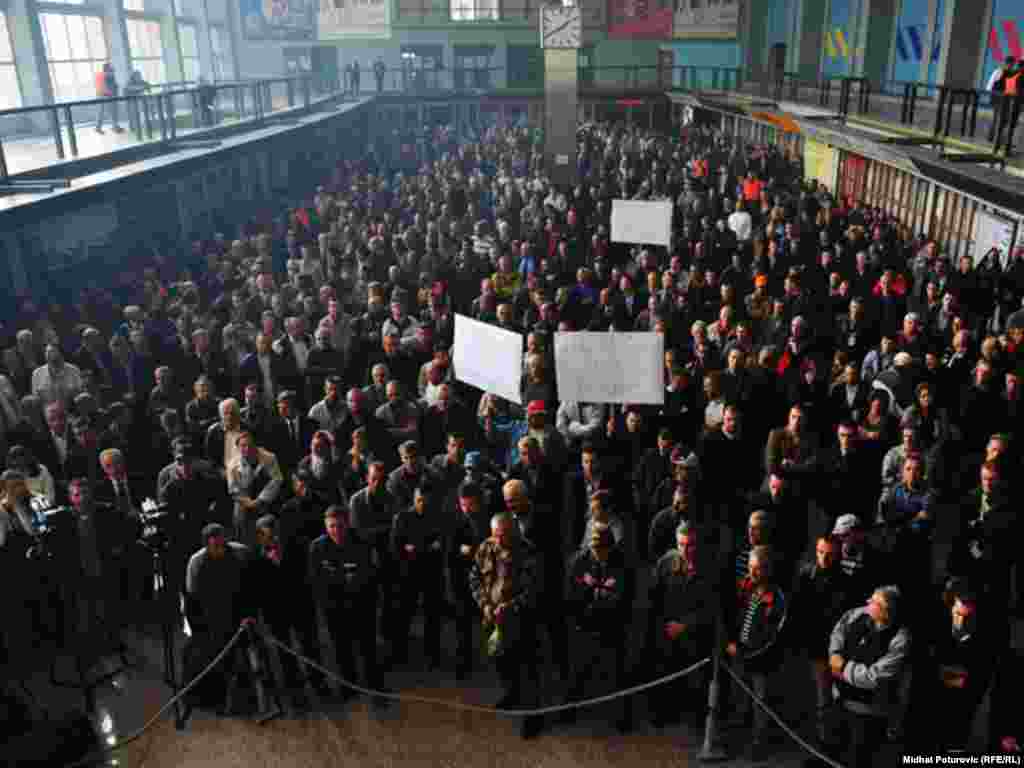 BiH - Zbog štrajka radnika željeznički saobraćaj obustavljen je u jednom dijelu BiH, 12.10.2011. Foto: RSE / Midhat Poturović 