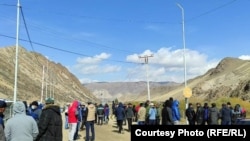 Жители Таласской области на месторождении золота Джеруй выступают против разработки рудника. 6 октября 2020 года.