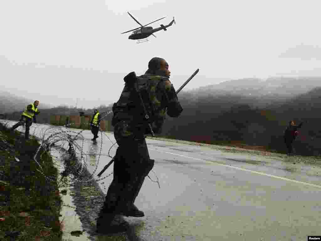 Kosovo - NATO vojna vježba u blizini granice sa Srbijom, 24.11.2010. Foto: Reuters / Hazir Reka