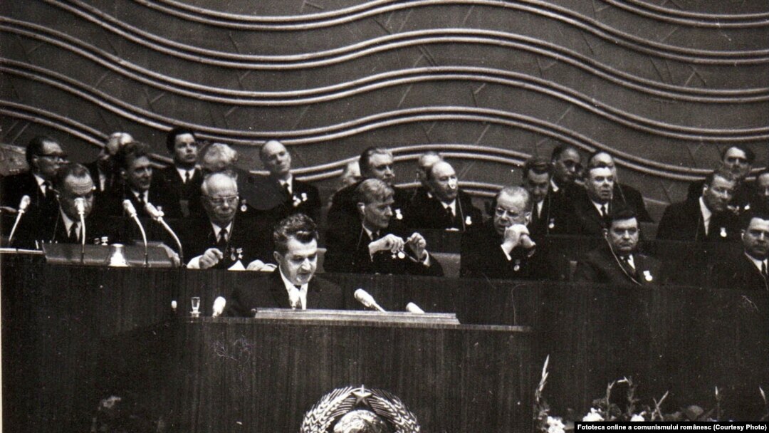 Ceaușescu a făcut multe vizite la Moscova pentru ajutor sau în semn de respect. În imagine, vorbește cu prilejul centenarului Lenin.(20 aprilie 1970). În decembrie 1989 era pentru ultima dată la Kremlin. Sursa: Fototeca online a comunismului românesc; cota:18/1970