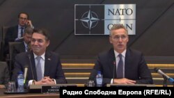 Makedoniýanyň daşary işler ministri Nikola Dimitrow we NATO-nyň baş sekretary Jens Stoltenberg