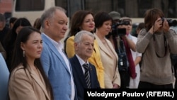 Національний лідер кримськотатарського народу Мустафа Джемілєв (в центрі)