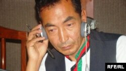 Independent lawmaker Ramzan Bashardost at Radio Free Afghanistan's Kabul studios (file photo)