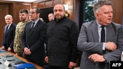 Rustem Umerov (sağdan ekincisi) Floridada Avropa memurlarınen muzakerelerde Ukrayina eyyetiniñ yolbaşçısı oldı 