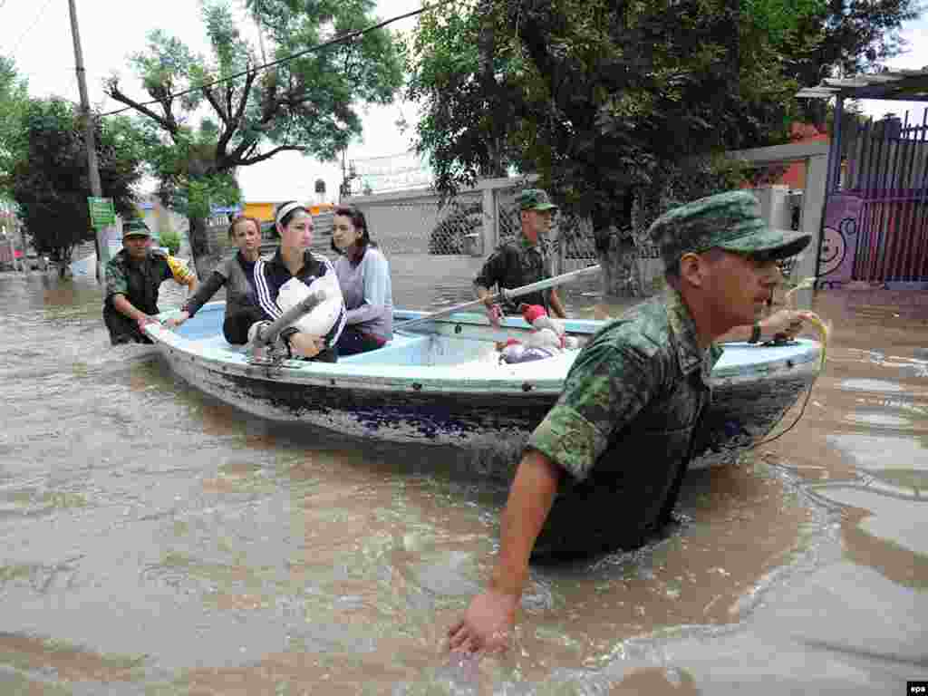 Проливные дожди в Мексике привели к затоплению некоторых районов Мехико и пригородов