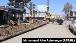 جریان کار لوله‌کشی گاز در شهر شبرغان