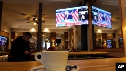 Alegerile americane urmărite dintr-o cafenea din Paris, miercuri, 6 noiembrie 2024