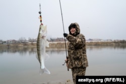 Рыбалка на реке Урал в городе Атырау. 15 ноября, 2025 года